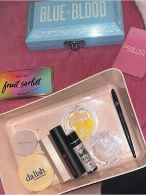 Blue Blood Eyeshadow Palette & Mixed Makeup Set - Assorted makeup